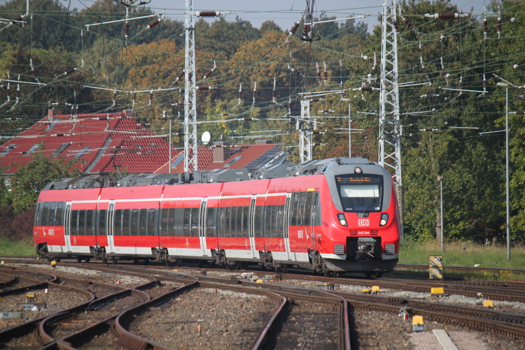 442 344-8 als S1 von Warnem�nde Werft nach Rostock Hbf bei der Einfahrt im Rostocker Hbf.04.10.2015