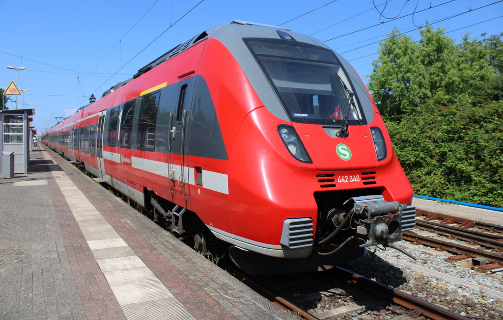442 842 als S1(Rostock-Warnemünde)kurz vor der Ausfahrt in Rostock-Bramwow.18.07.2025