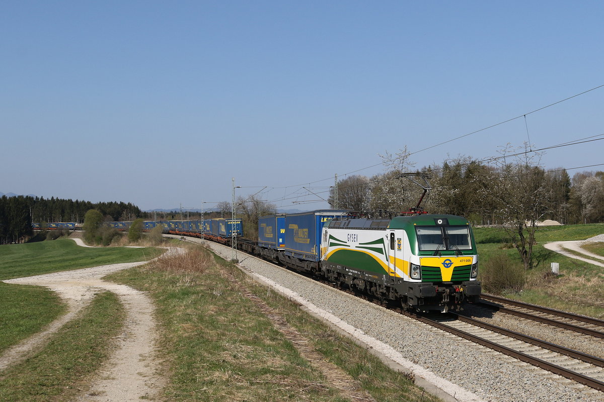 471 005 war am 10. April 2020 mit dem  Walter-Zug  bei Grabenst�tt in Richtung Salzburg unterwegs.