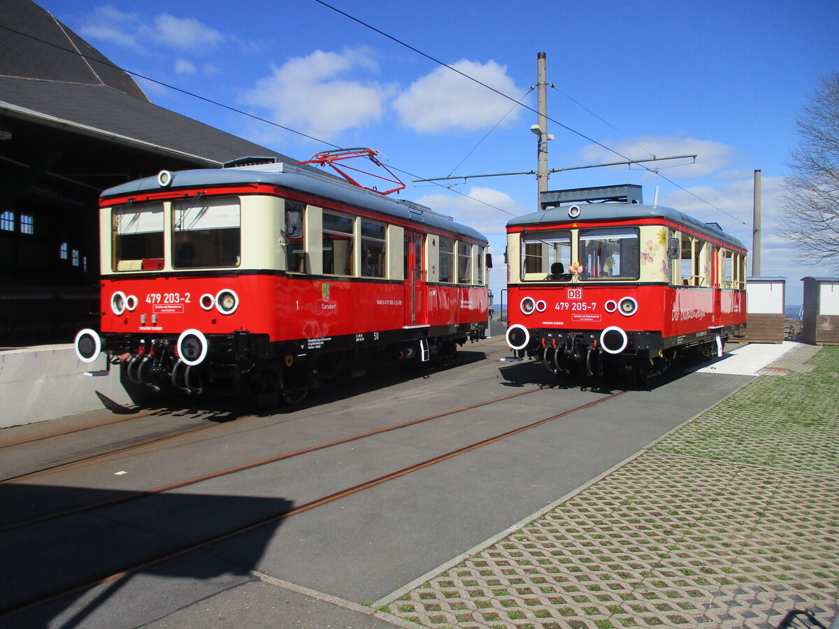 479 203 und 479 205 in Bergstation Lichtenhain am 06.April 2025.