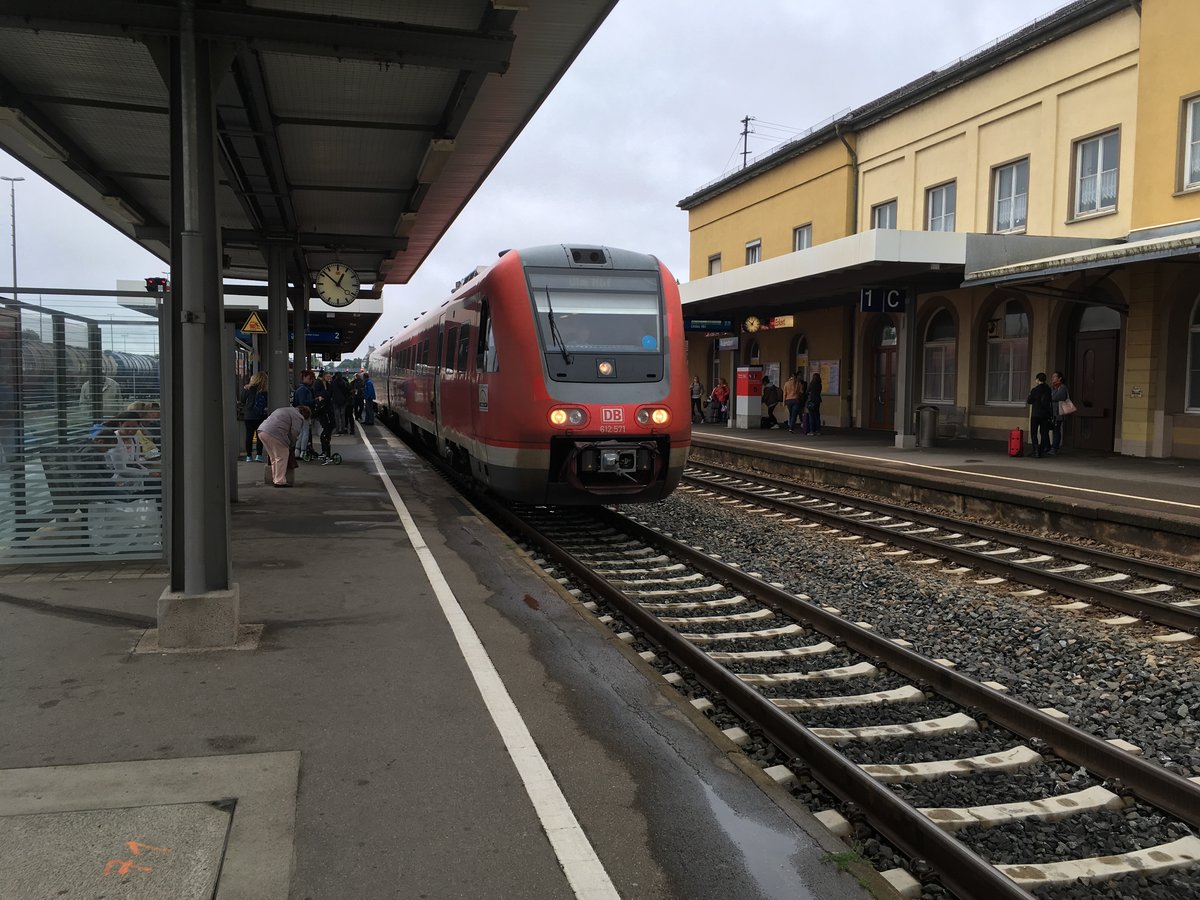 612 071 steht in Aulendorf abfahrbereit als Rb nach Ulm Hbf am 28.07.17