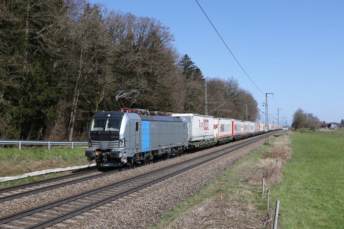 6193 195 mit einem  MARS-KLV  auf dem Weg nach M�nchen. Aufgenommen am 11. April 2025 bei Hufschlag.