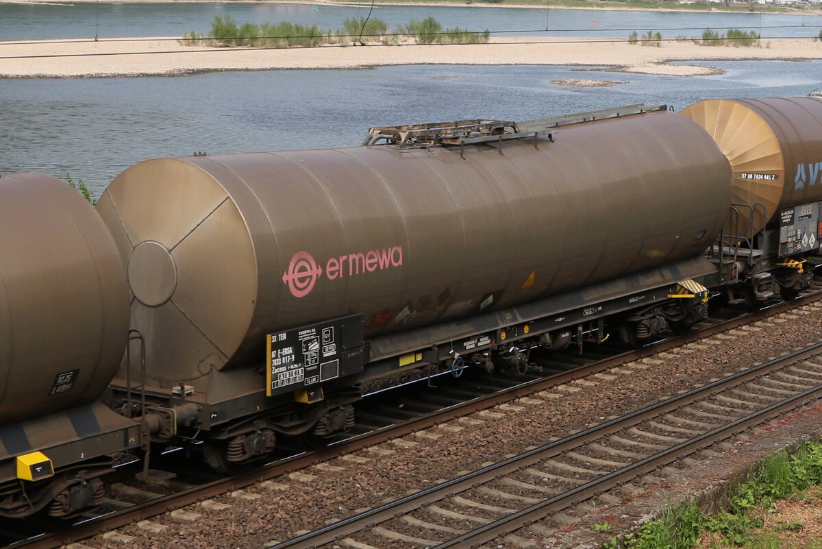 7833 017 (Zacens) von  ERMEWA  am 3. Mai 2022 bei Assmannshausen.