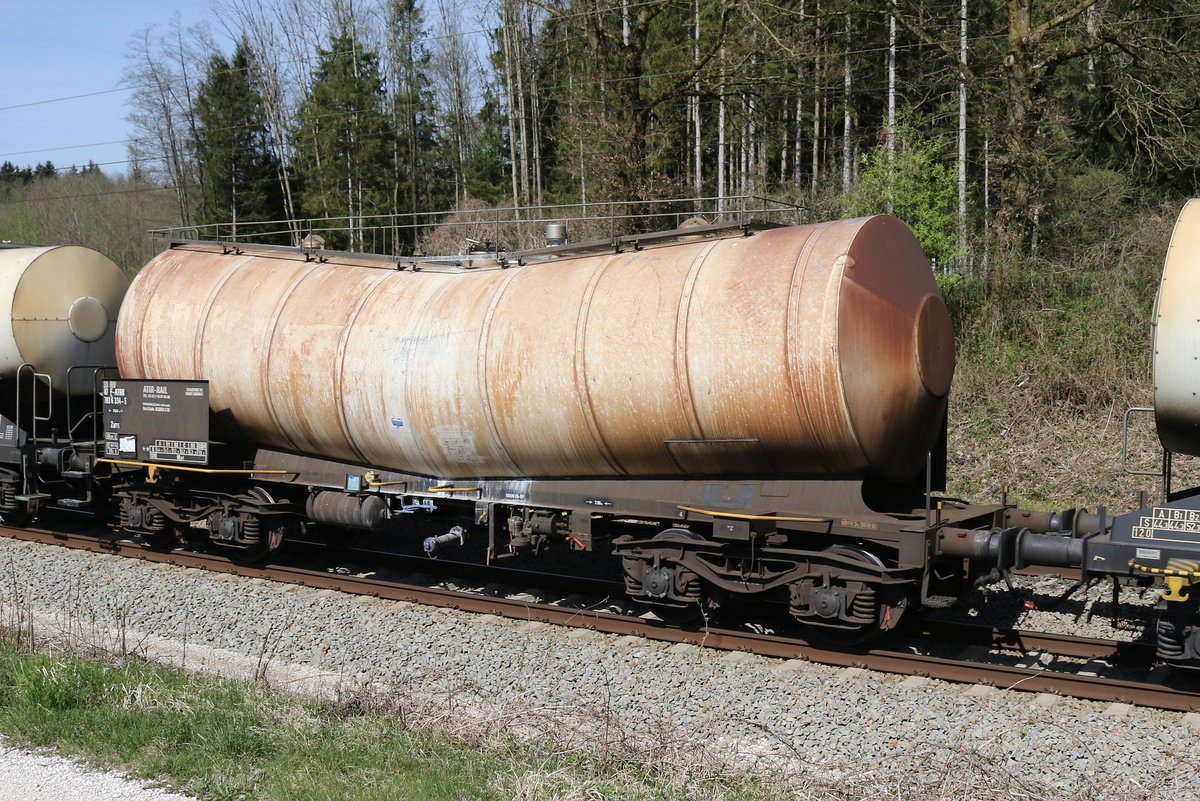 7836 334 (Zans) von  ATIR-Rail  am 15. April 2020 bei Grabensttt.