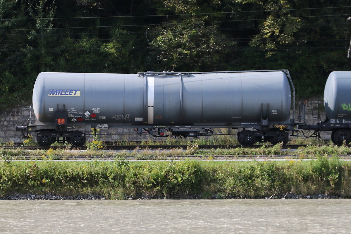 7837 525 (Zacns) von  MILLET  am 3. September 2024 bei Axdorf.