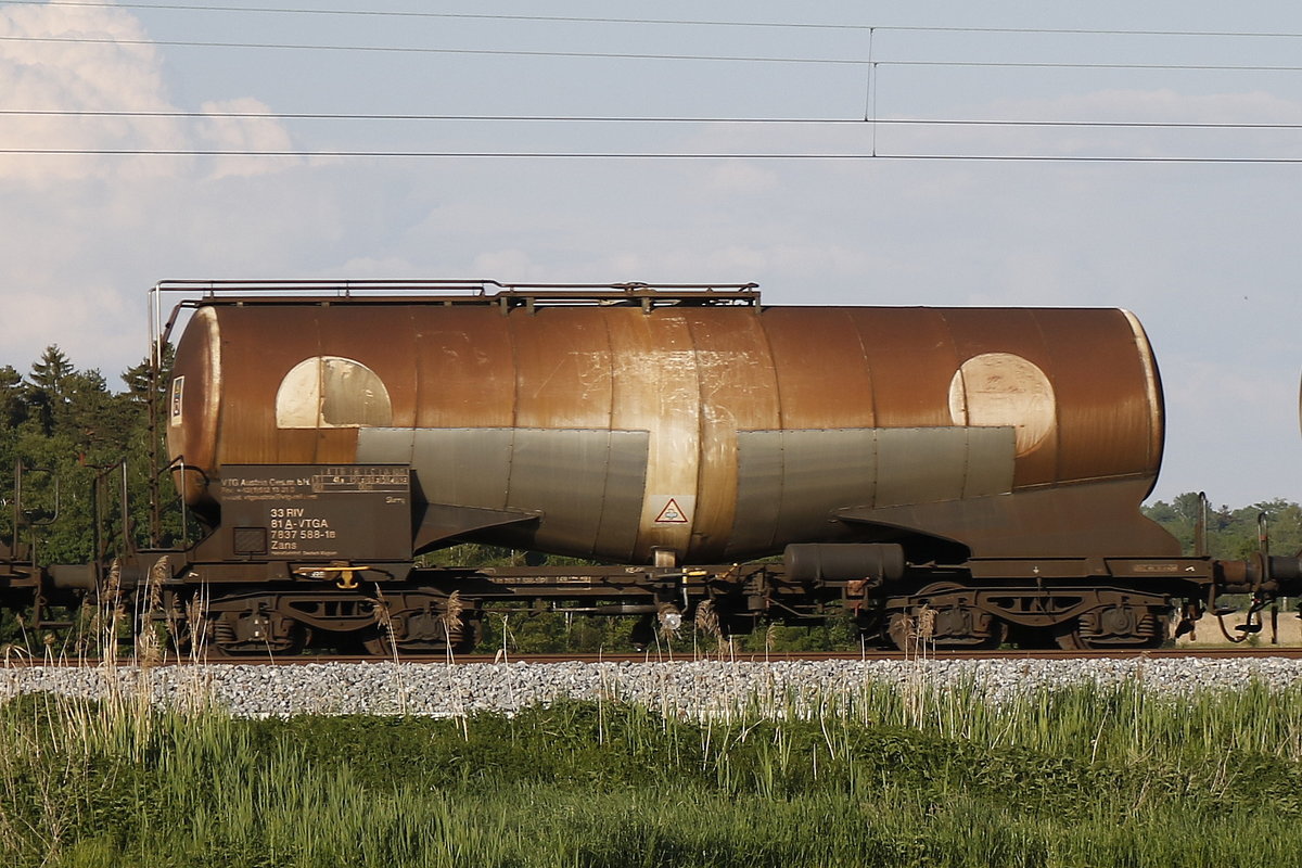 7837 588 (Zans) von  VTG  am 9. Mai 2018 bei Weisham.