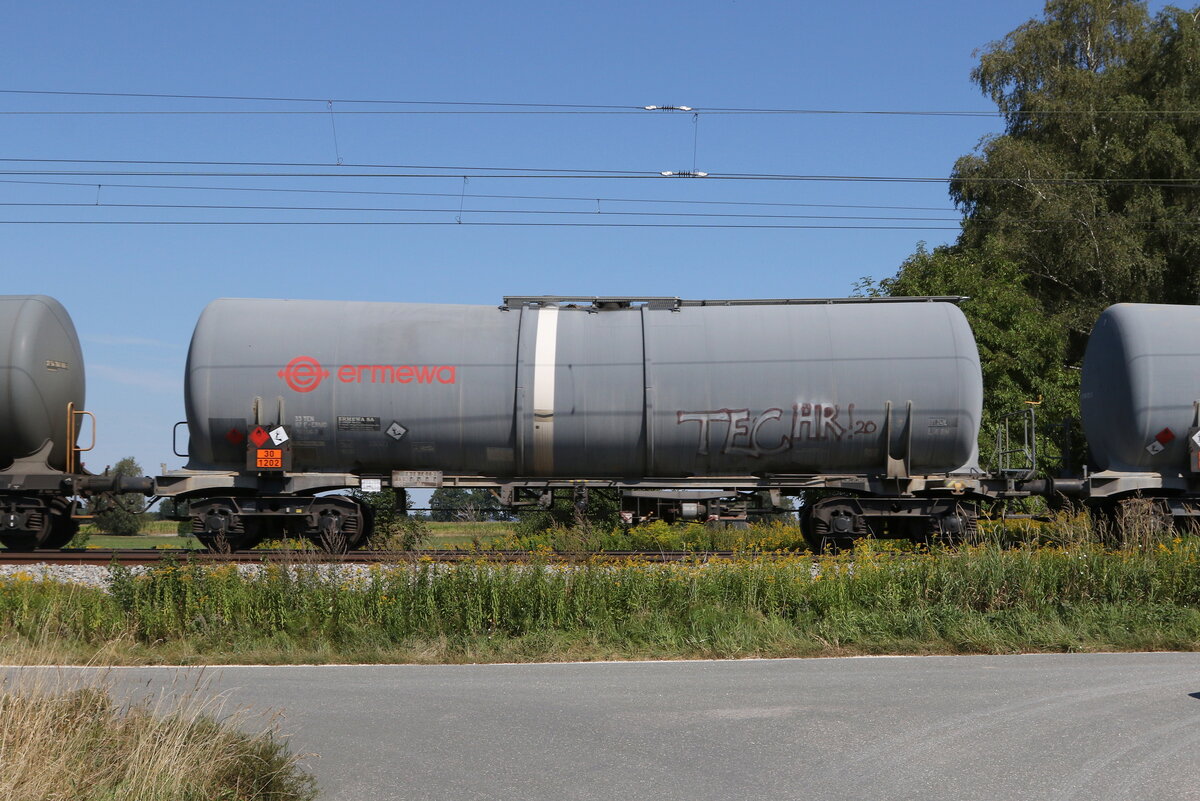 7841 546 (Zacns) von  ERMEWA  am 17. August 20222 bei bersee am Chiemsee.