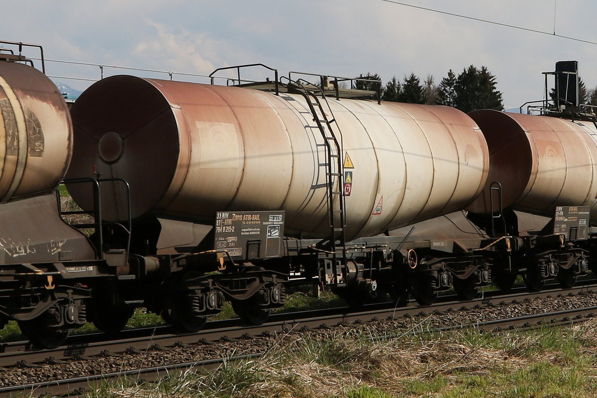 7848 215 (Zans) von  ATIR-Rail) am 21. April bei Vogl.