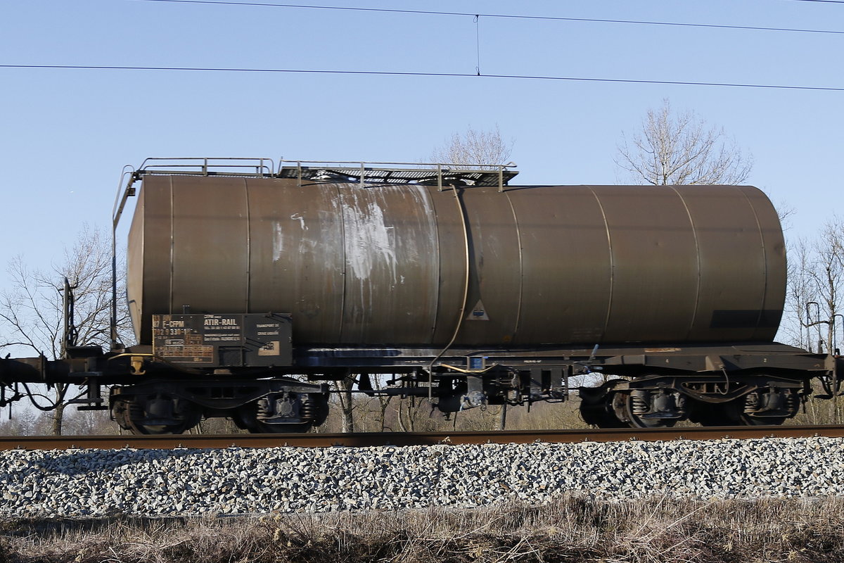 7929 330 (Zacns) von  Atir-Rail  am 30. Dezember 2016 bei Freising.