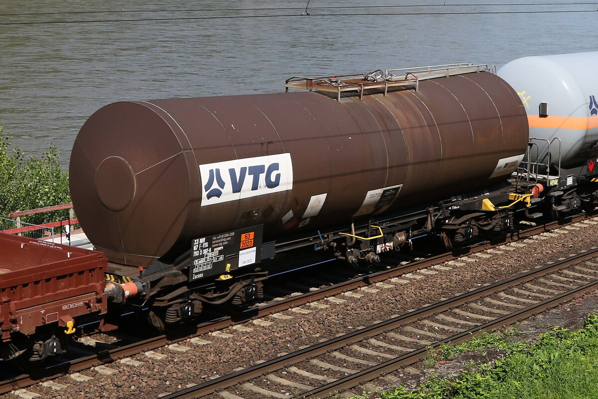 7932 387 (Zacens) von  VTG  am 21. Juli 2021 bei Assmannshausen.
