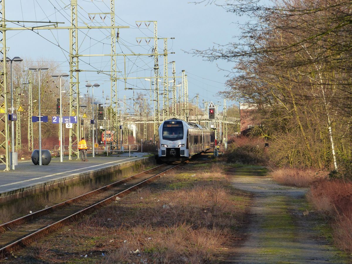 Abellio Triebzug ET 25 2206 Gleis 1 Emmerich am Rhein 12-03-2020.

Abellio treinstel ET 25 2206 spoor 1 Emmerich am Rhein 12-03-2020.