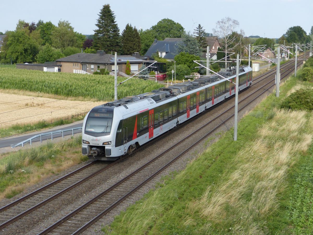 Abellio Triebzug ET 25 2306 Praest bei Emmerich am Rhein, Deutschland 06-07-2018.


Abellio treinstel ET 25 2306 Praest bij Emmerich, Duitsland 06-07-2018.