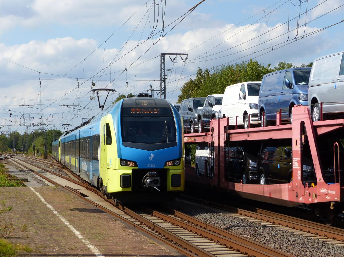 Abellio Westfalenbahn Triebzug ET 413 und ET 405 Salzbergen 17-08-2018.

Abellio Westfalenbahn treinstel ET 413 en ET 405 Salzbergen 17-08-2018.