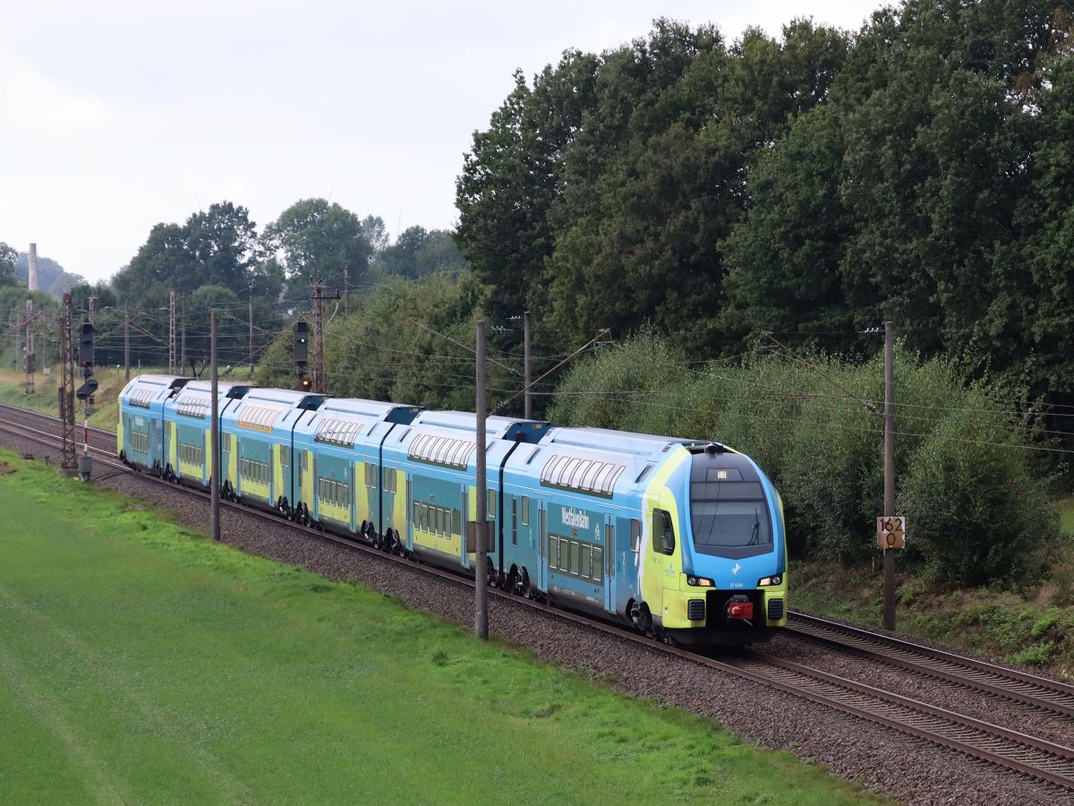 Abellio Westfalenbahn Triebzug Stadler Kiss ET 608 Talstrae, Ibbenbren 16-09-2021.

Abellio Westfalenbahn treinstel Stadler Kiss ET 608 Talstrae, Ibbenbren 16-09-2021.