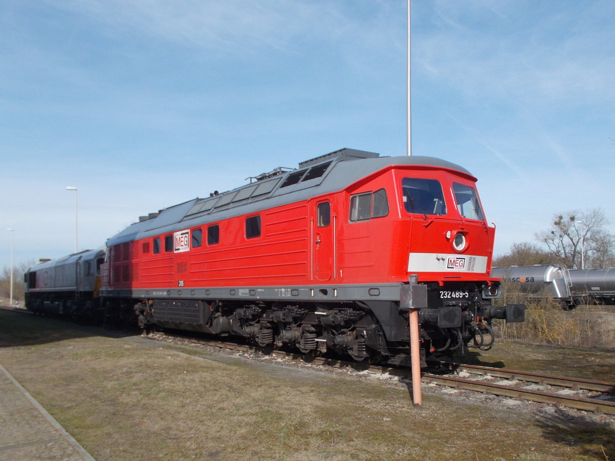 Abstecher am 04.M�rz 2017 zum Werkbahnhof R�dersdorf,wo an der Werkstatt die MEG 315
232 489-5 stand. 