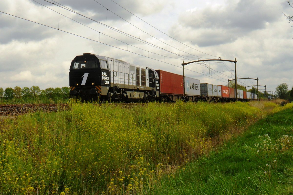 Alpha 1272 404 -in RFO-Dienst- durchfahrt mit Gefolgschaft am 26 April 2019 Oisterwijk.