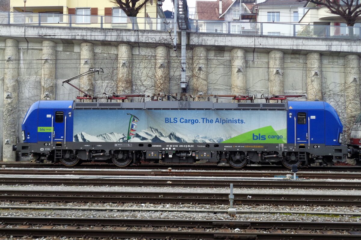 Am 1 Jnner 2019 steht BLS 193 495 in Spiez.