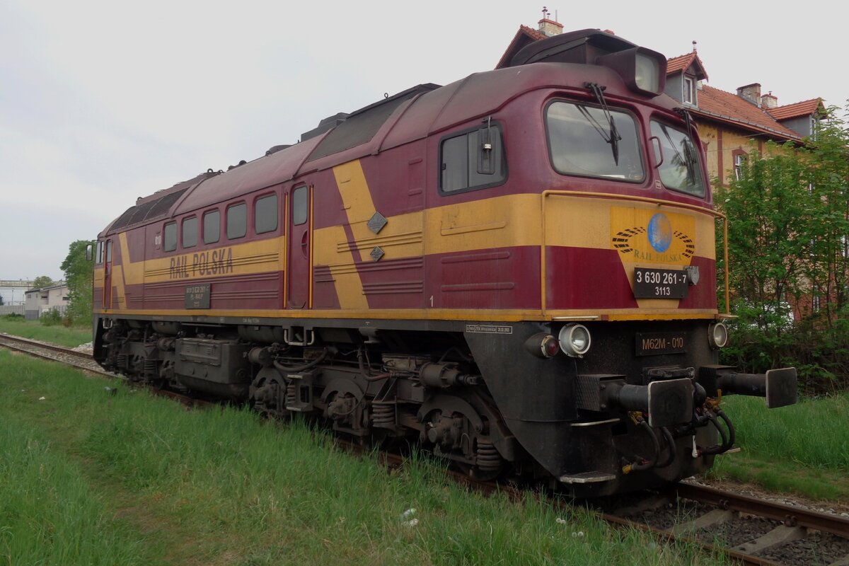 Am 1 Mai 2018 steht Rail Polska M62M-010 in Jawor.