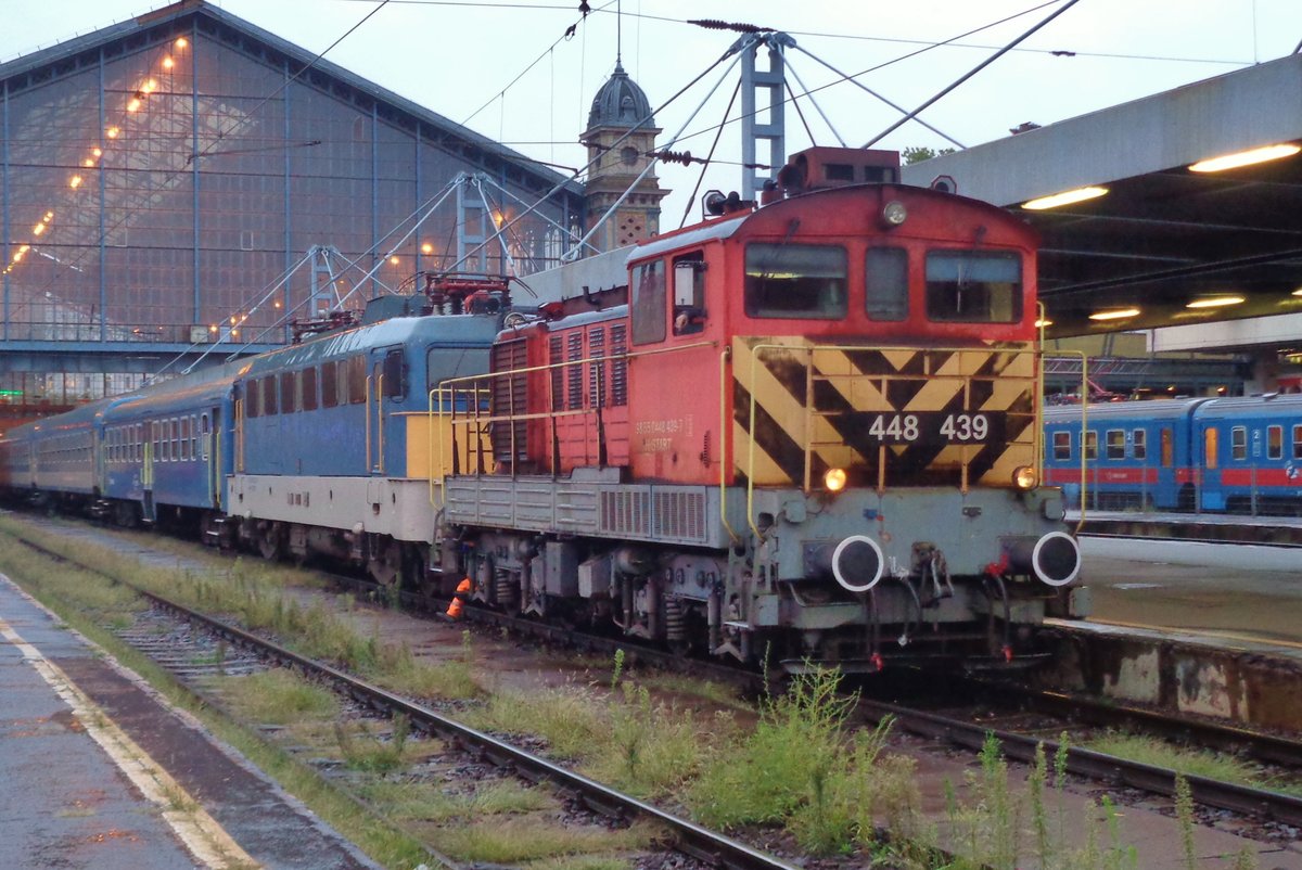 Am 10 September 2018 rangiert 448 439 in Budapest-Nyugati.