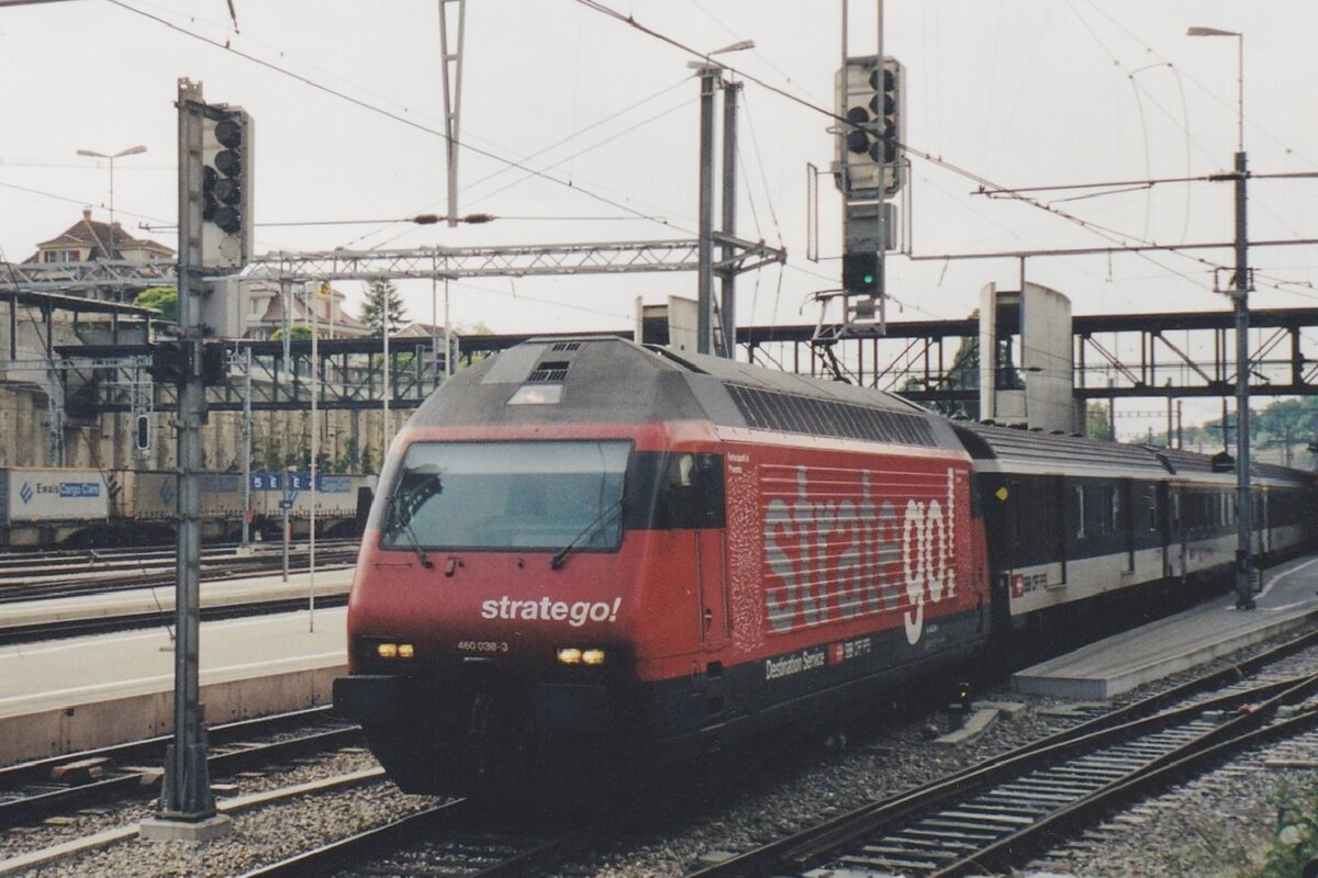 Am 14 Mai 2010 verlässt 460 038 SPiez mit ein IC nach Interlaken ost.