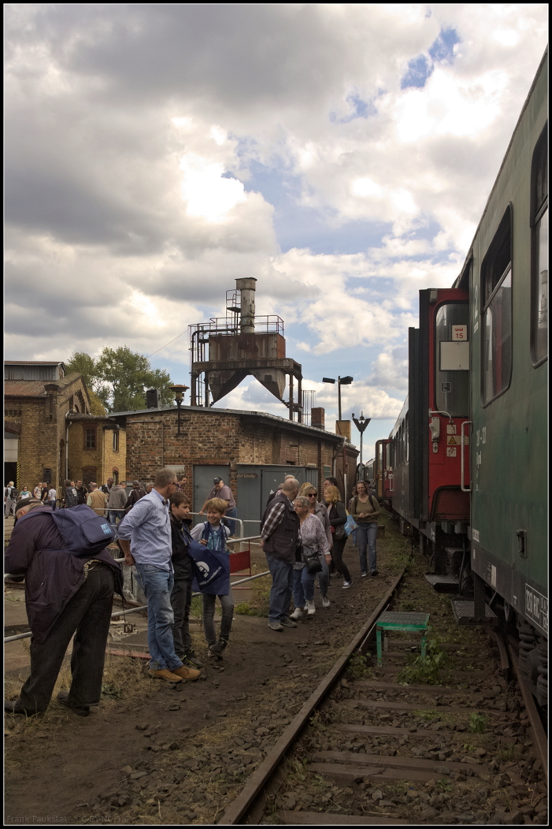 Am 15.09.2018 fuhr vom Gel�nde des Betriebsbahnhof Berlin-Sch�neweide, wo die Dampflokfreunde Berlin e.V. ihren Lokschuppen haben, auch ein Sonderzug ab. W�hrend des 15. Berliner Eisenbahnfest wurde der Zug gerne genutzt.