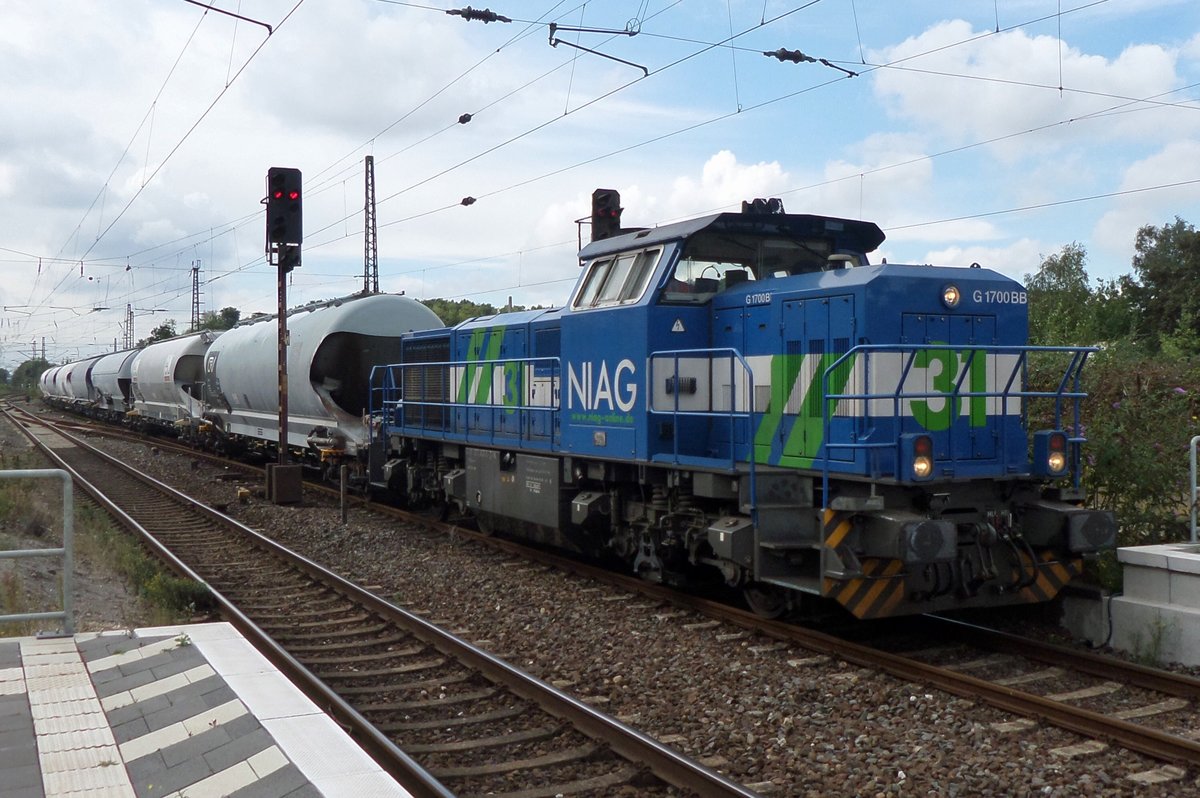 Am 16 September 2016 durchfahrt NIAG-31 Rheinhausen.