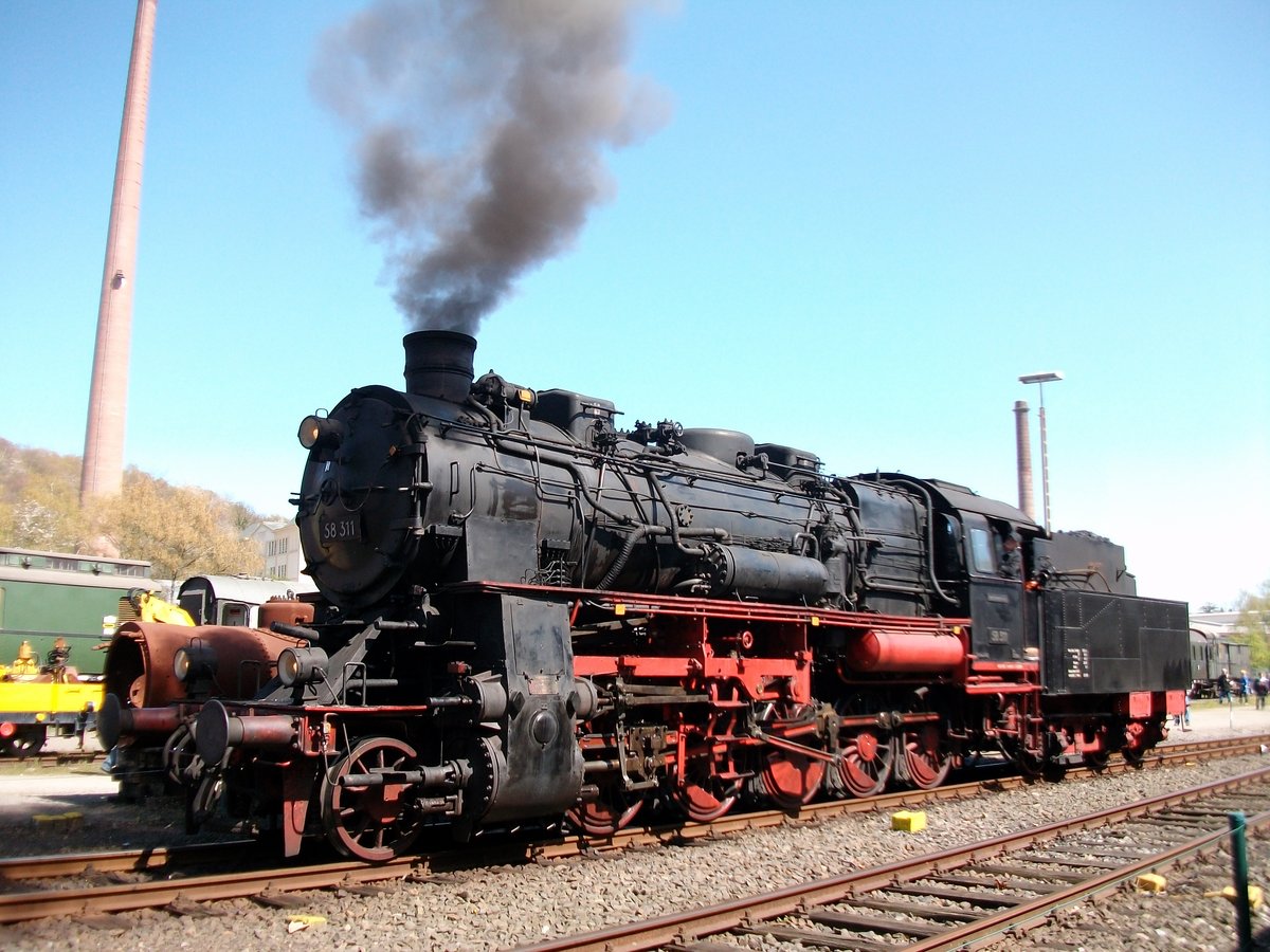 Am 17 April 2010 steht 58 311 in Bochum-Dahlhausen. 