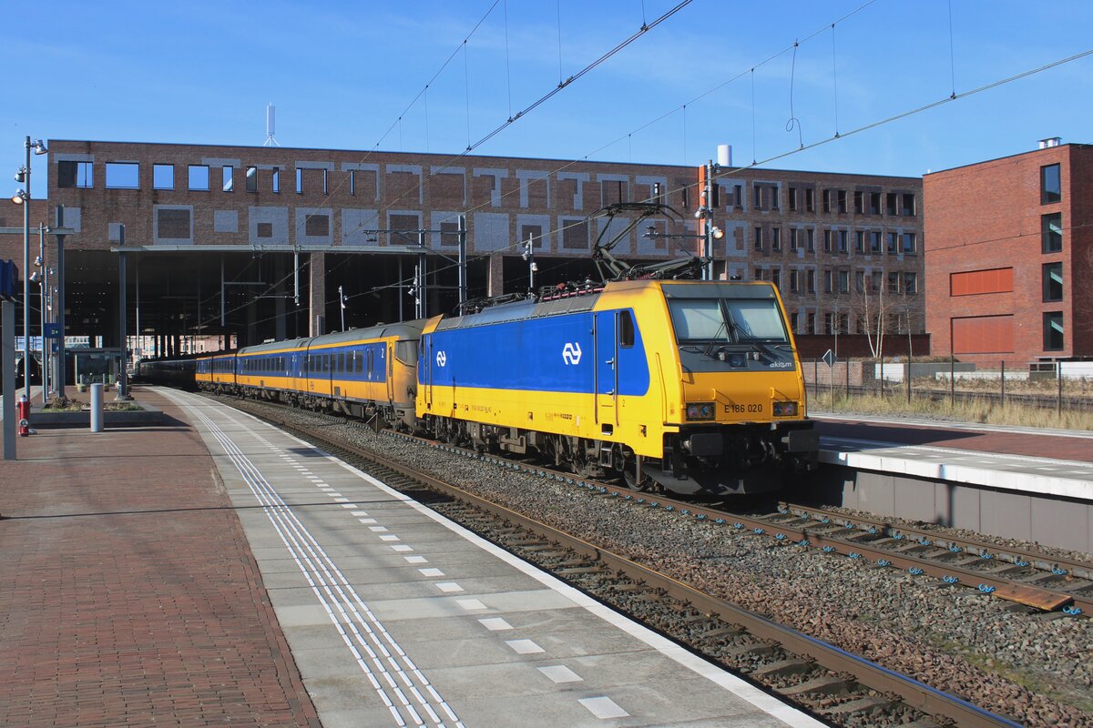 Am 17 M�rz 2025 steht NSR 186 020 mit ein IC-Direct in Breda. Dieser Gattung wird schnellstm�glich von die neue ICNG Triebz�ge �bernommen.