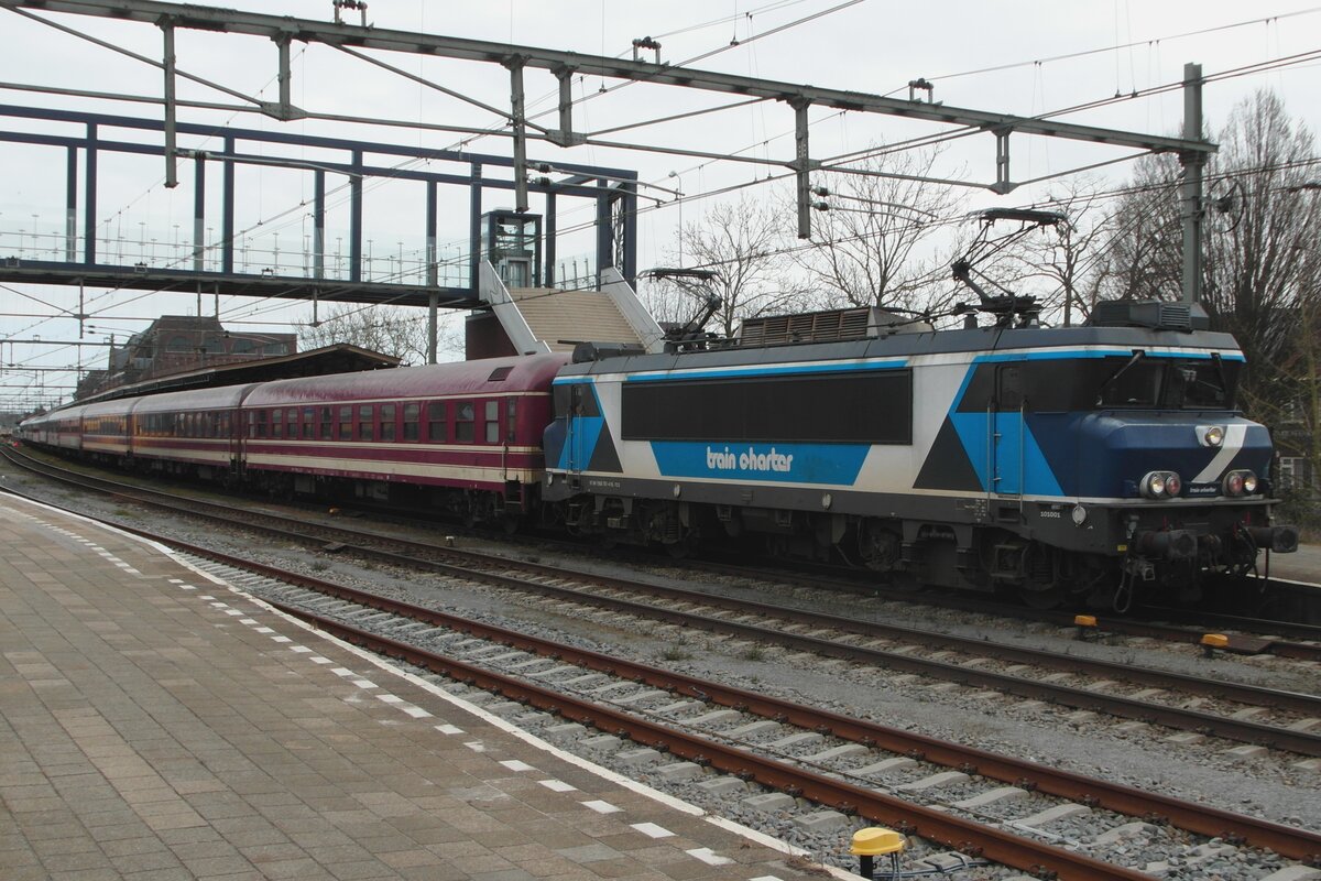 Am 17 März 2025 ist TCS 101001 mit der Nachtzug ES 1278 aus Innsbruck in Roosendaal eingetroffen. Wegen Pannen an der STrecke ins Belgien wird der Lokwechsel leider zwei Stünde auf sich warten lassen.