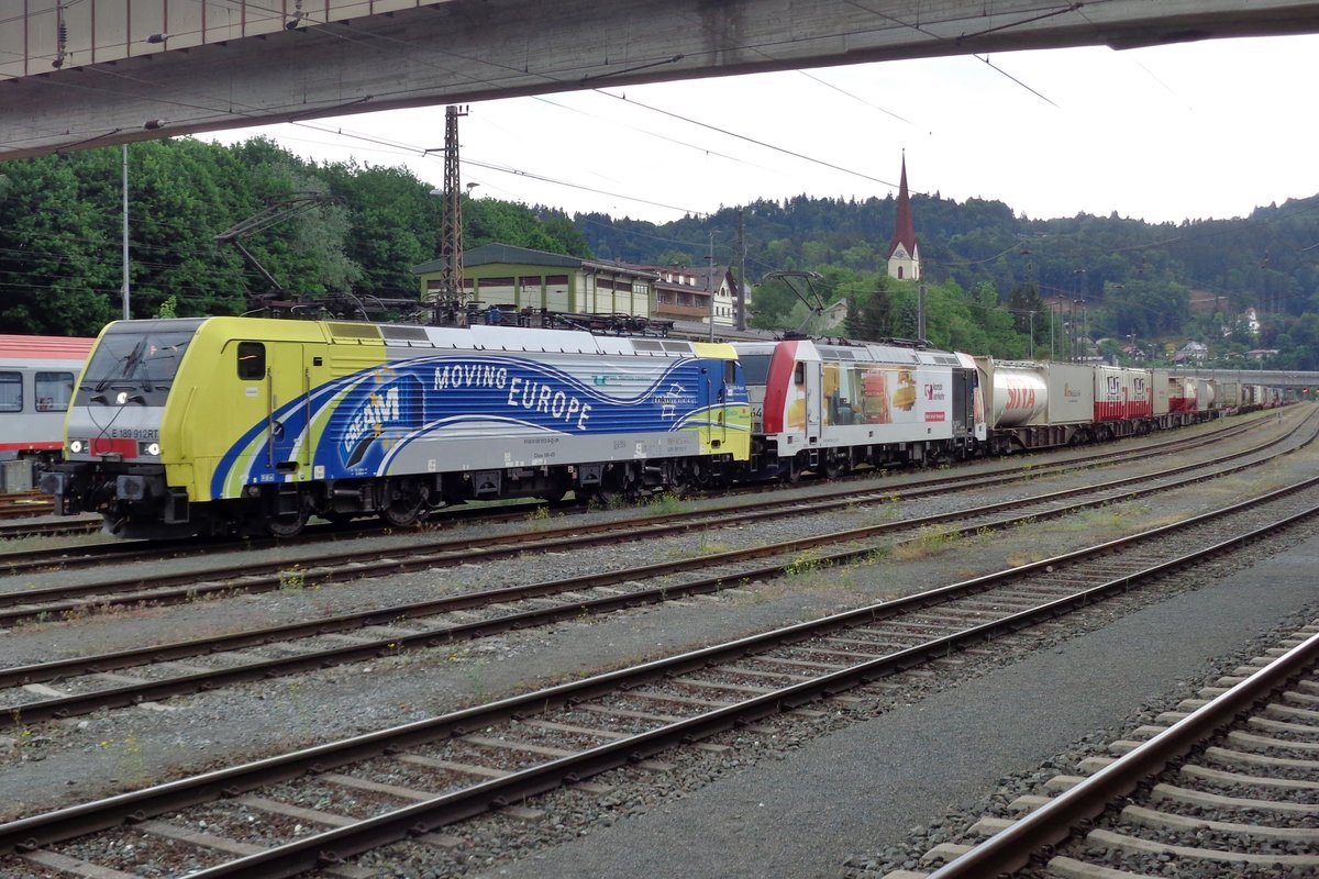 Am 17 Mai 2018 steht 189 912 vor ein KLV in Kufstein.