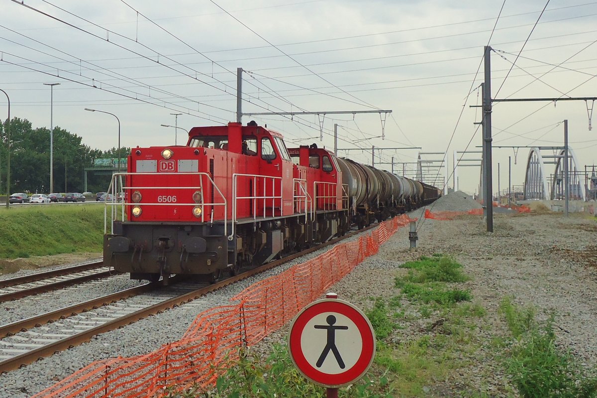 Am 18 Juni 2014 durcheilt 6506 Antwerpen-Luchtbal.