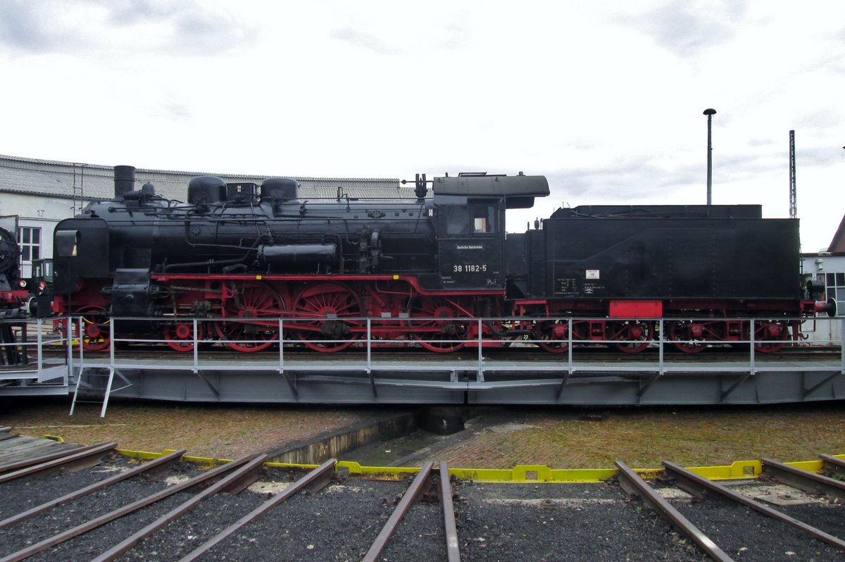 Am 19 September steht 38 1172 auf die Drehscheibe ins Bw Arnstadt.