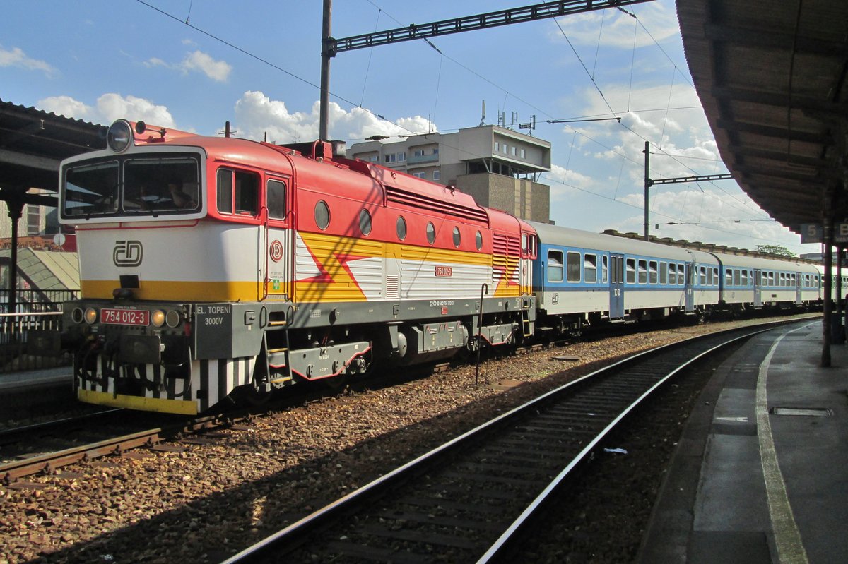 Am 2 Juni 2015 treft 754 012 in Brno hl.n. ein.