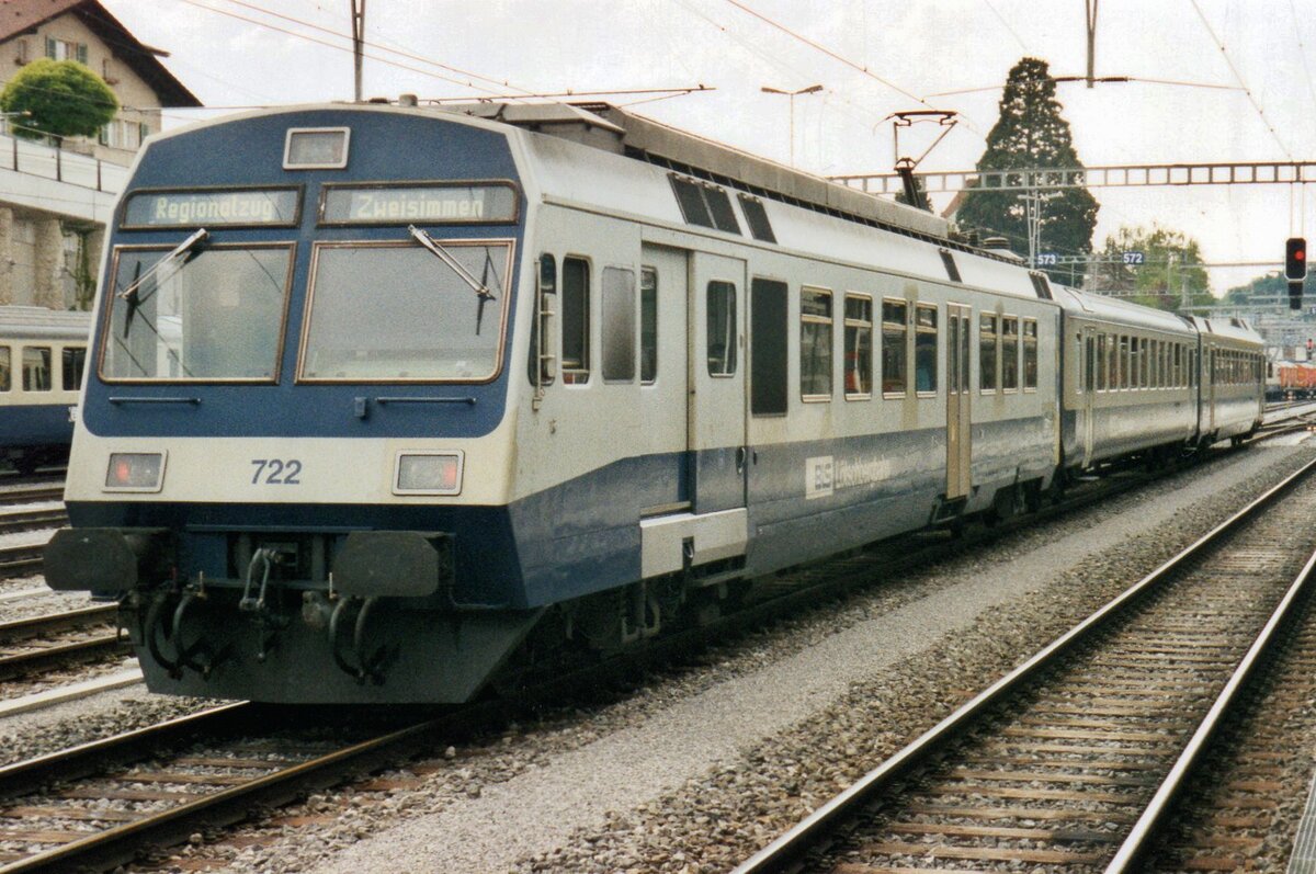 Am 20 Mai 2000 steht BLS 722 in Spiez.