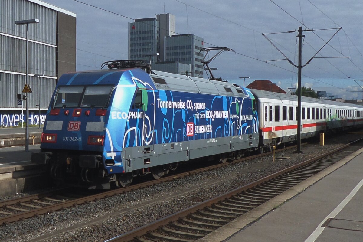 Am 20 September 2020 treft 101 042 samt deren IC-Berlijn in Hannover Hbf ein.