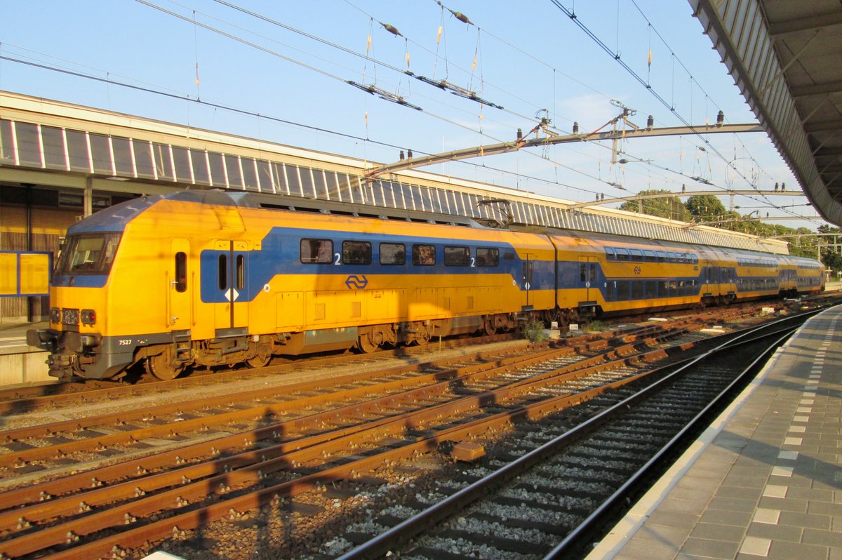 Am 22 Augustus 2015 steht 7527 in Venlo.