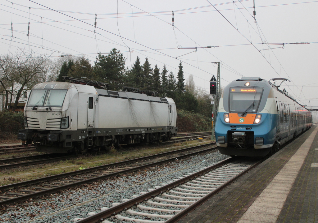 Am 22.12.2025 grüßte der Tf in Rostock-Bramow mit Fernlicht.