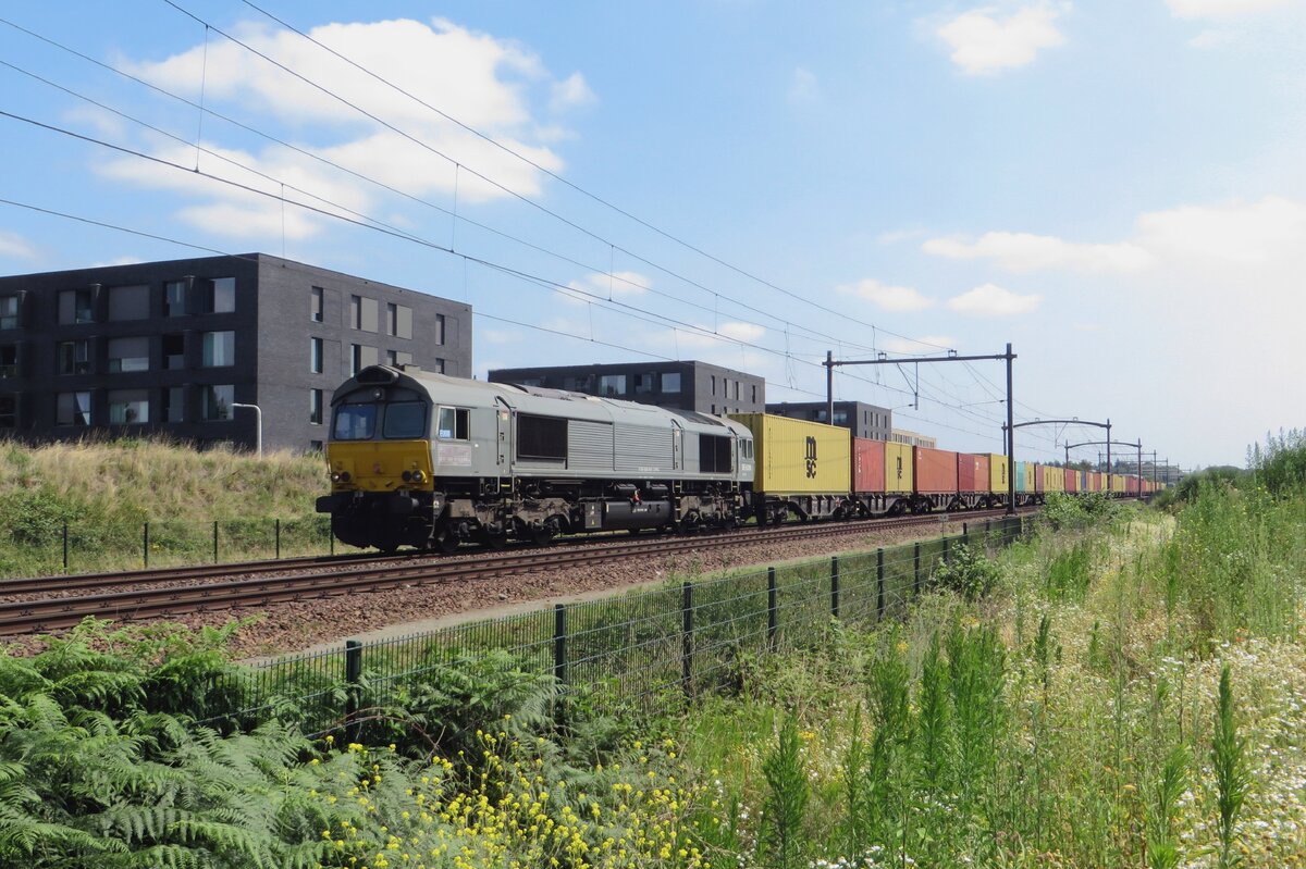 Am 23 Juli 2021 durcheilt CrossRail Benelux DE 6306 Tilburg-Reeshof.