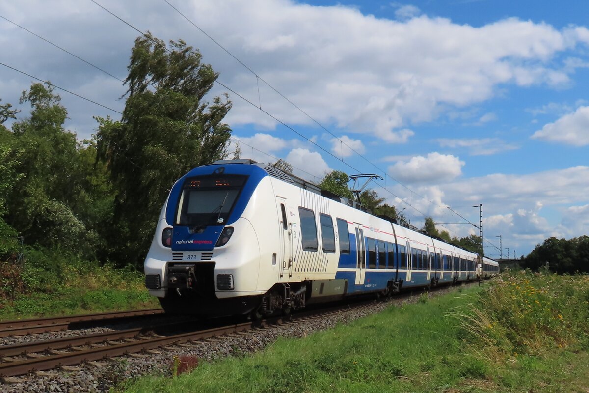 Am 23 Juli 2025 durchfahrt National Express 873 Kaarst-Broicherseite.