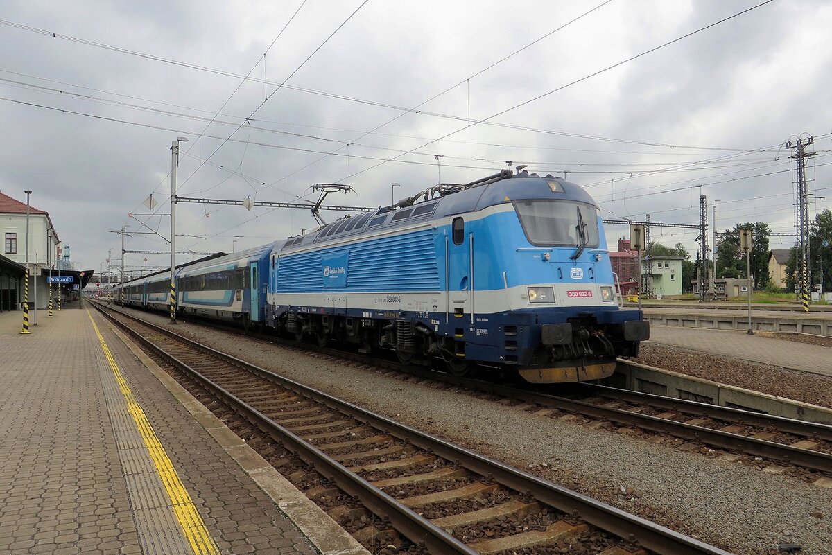 Am 24 Augustus 2021 steht CD 380 002 in Bohumín und wird punktlich am 14;03 nach Budapest abfahren.