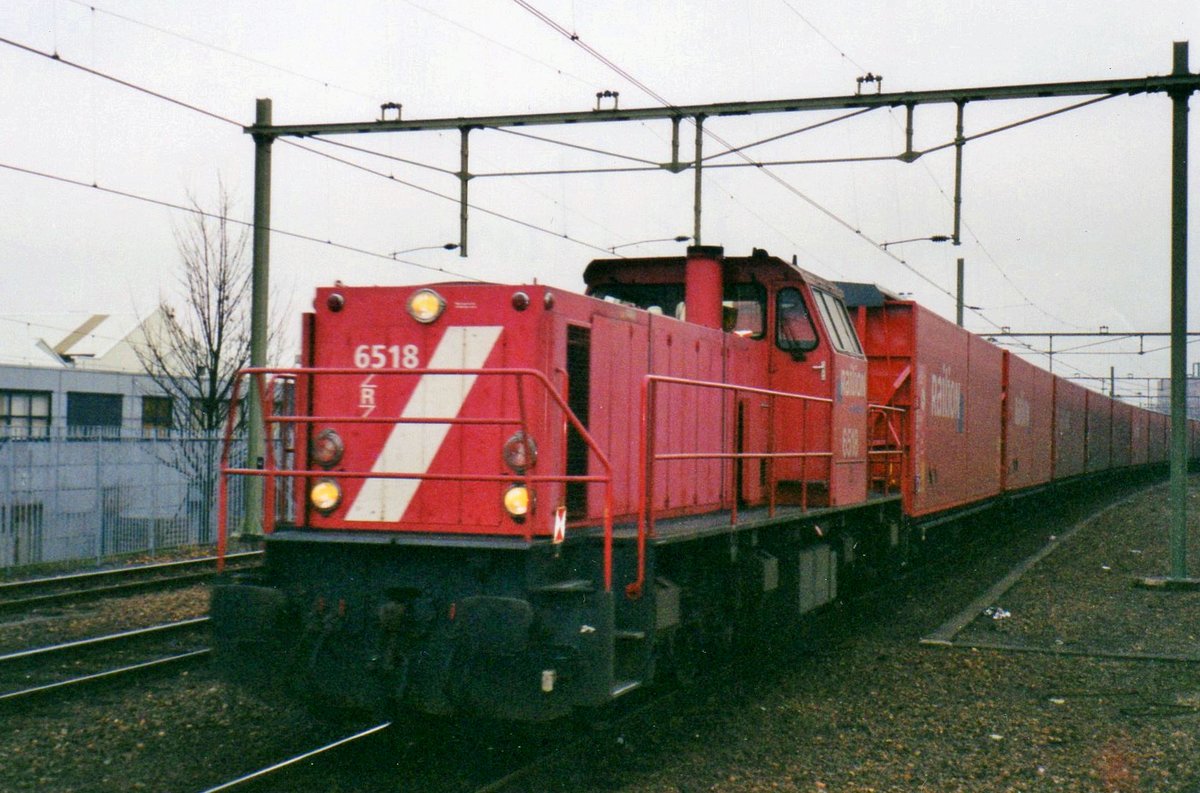 Am 24 Februar 2004 steht NS Cargo 6518 in Tilburg mit der Opel-Ganzzug Rüdesheim--Antwerpen-Oorderen. Leider ist dieser Zug in 2010 eingestellt. 