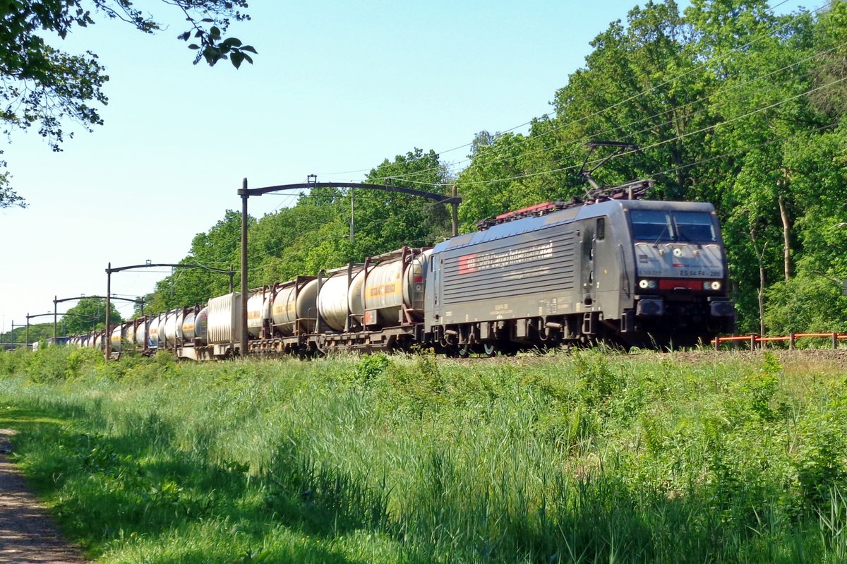 Am 26 Mai 2017 durchfahrt 189 288 Tilburg Oude Warande.