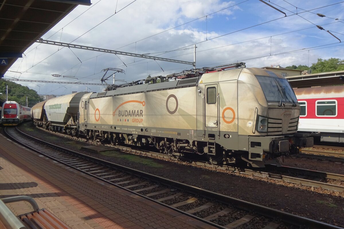 Am 27 Augustus 2021 verlsst Budamar 383 213 mit ein Getreidezug Bratislava hl.st.