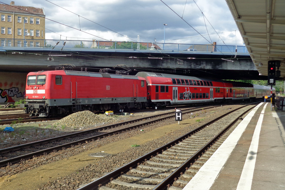 Am 28 April 2016 treft 112 102 in Berlin-Lichtenberg ein. 