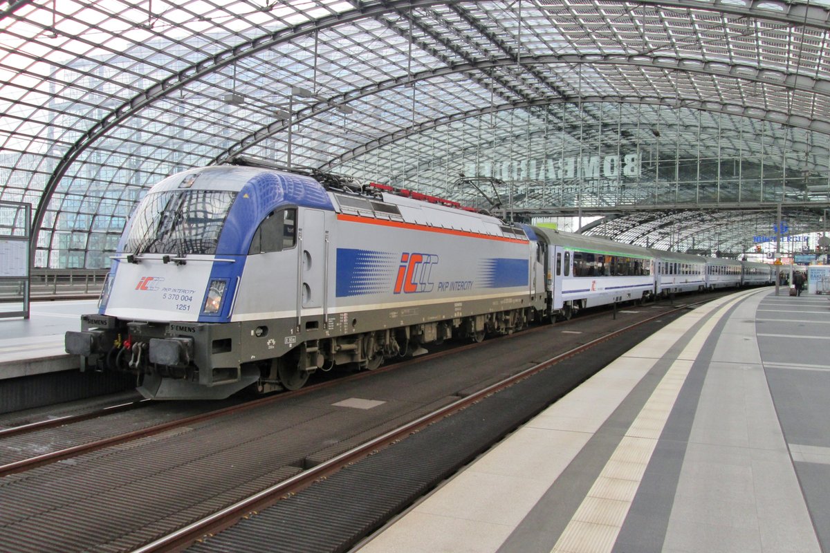 Am 28 April 2016 treft 370 004 in Berlin Hbf ein.