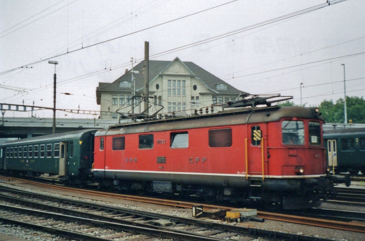 Am 28 Juli 1998 rangiert SBB 10034 in Basel SBB.