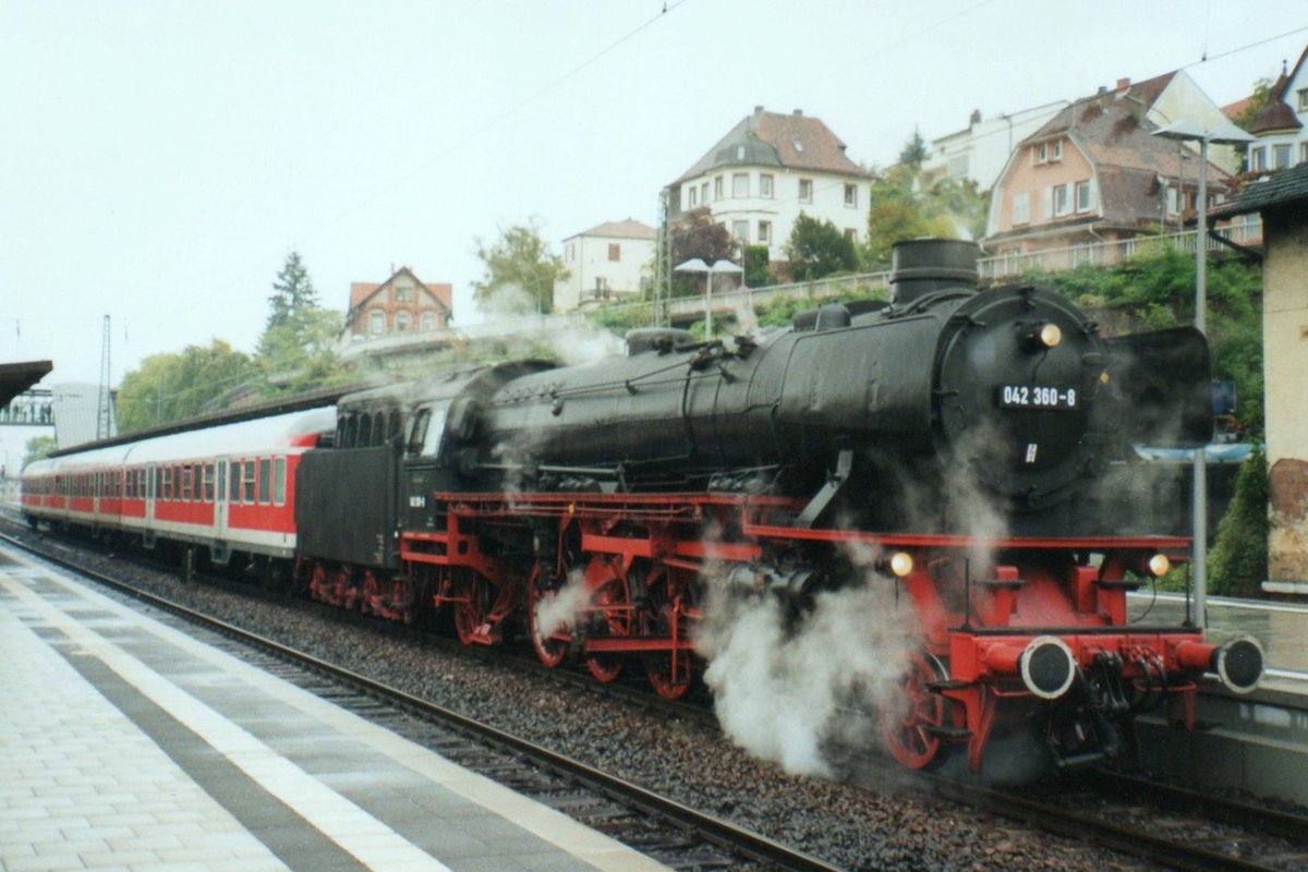 Am 29 September 2005 treft 042 360 mit ein Sonderzug in Neustadt (W) ein. 