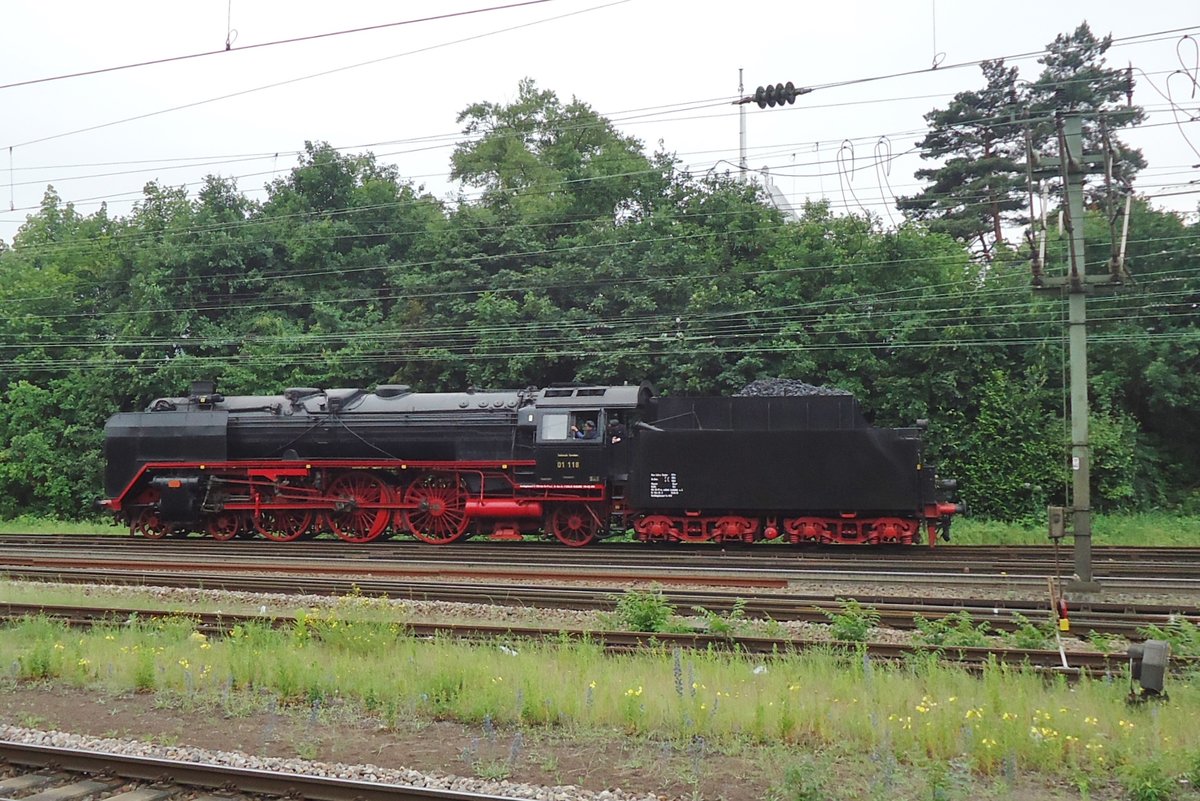 Am 30 Mai 2014 lauft 01 118 um in Darmstadt Hbf. 