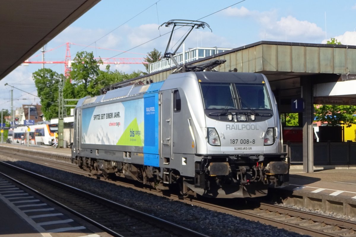 Am 30 Mai 2019 durchfahrt 187 008 Bad Krozingen. 