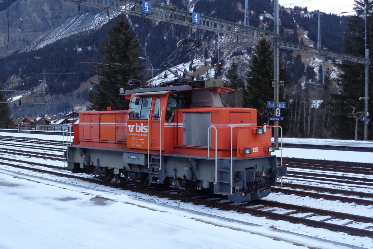 Am 31 Dezember 2018 steht BLS 936 135 in Kandersteg. 